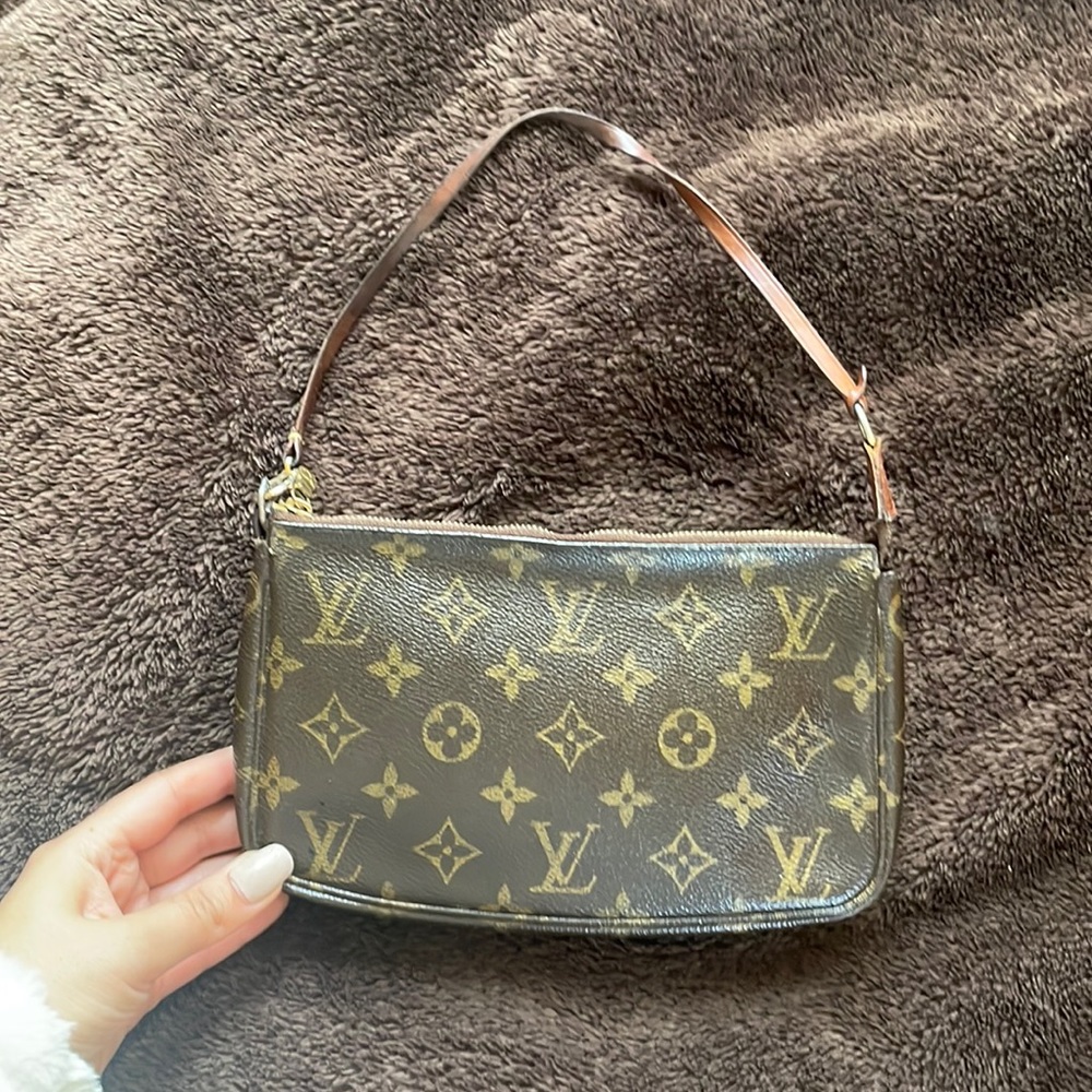 Louis Vuitton Pochette monogram
